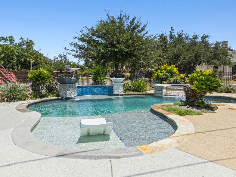 More Photos Of 2300 W Parmer Ln, Austin Freestanding For Sale