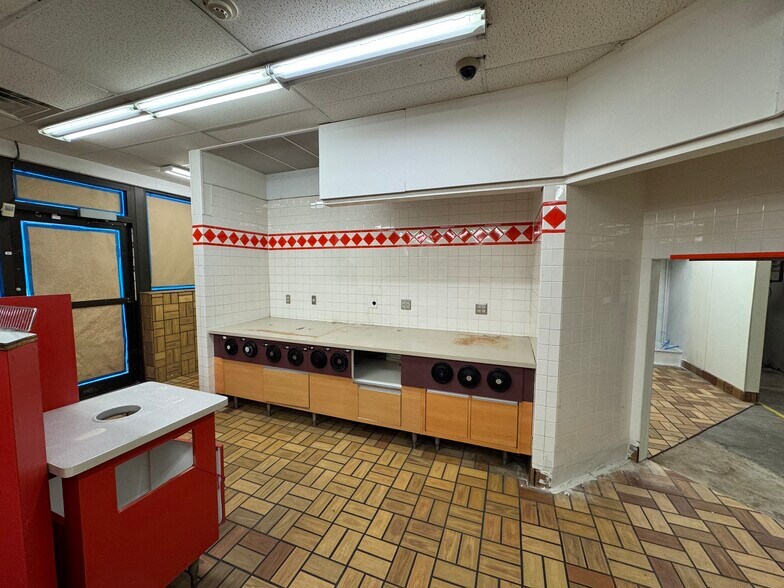 More Photos Of 5450 Monona Dr, Madison Service Station For Sale