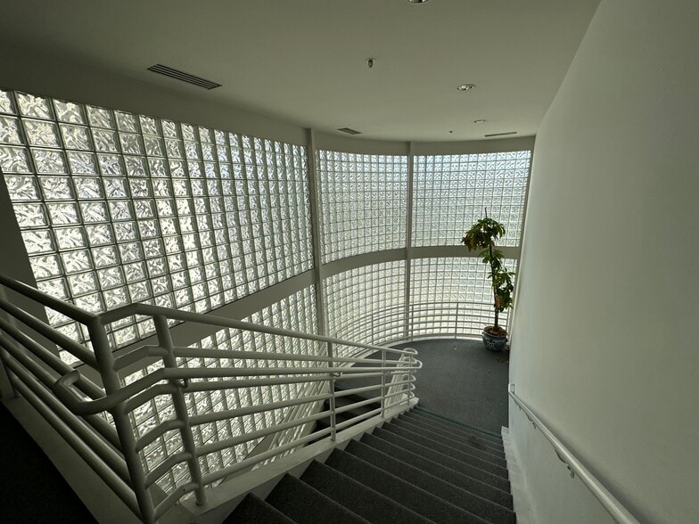 More Photos Of 595 Lawrence Expy, Sunnyvale Medical For Sale