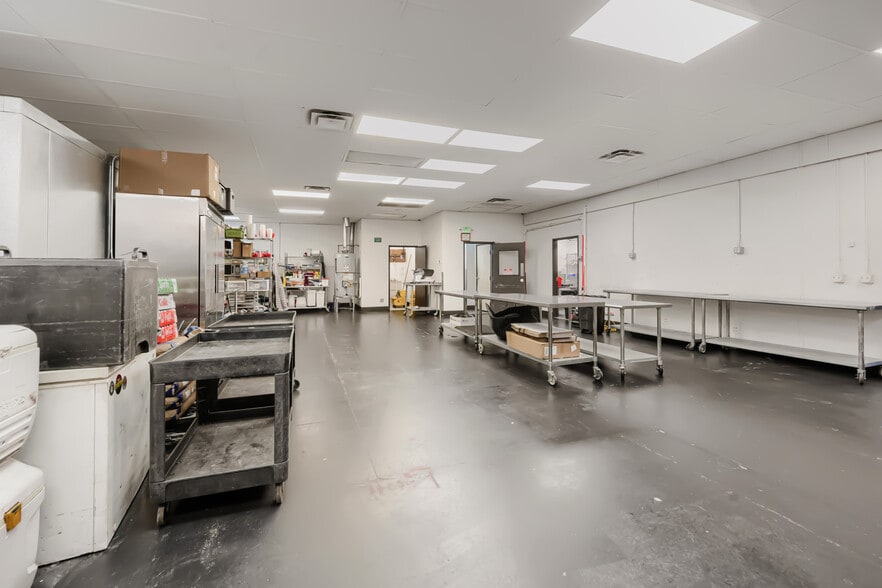 More Photos Of 4895-4897 Oakland St, Denver Food Processing For Sale