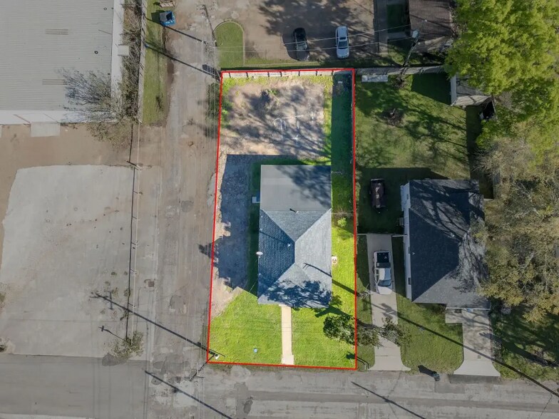 More Photos Of 2001 E Grand Ave, Marshall Office For Sale