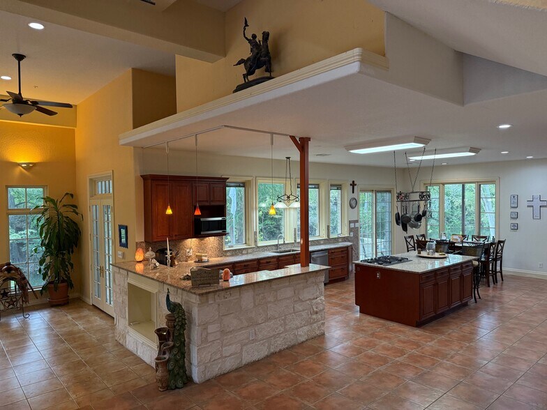 More Photos Of 1684 Rocky Riv, Canyon Lake Specialty For Sale