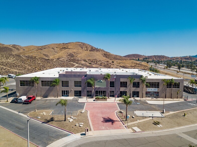 More Photos Of 29910 Ohana Cir, Lake Elsinore Warehouse For Lease
