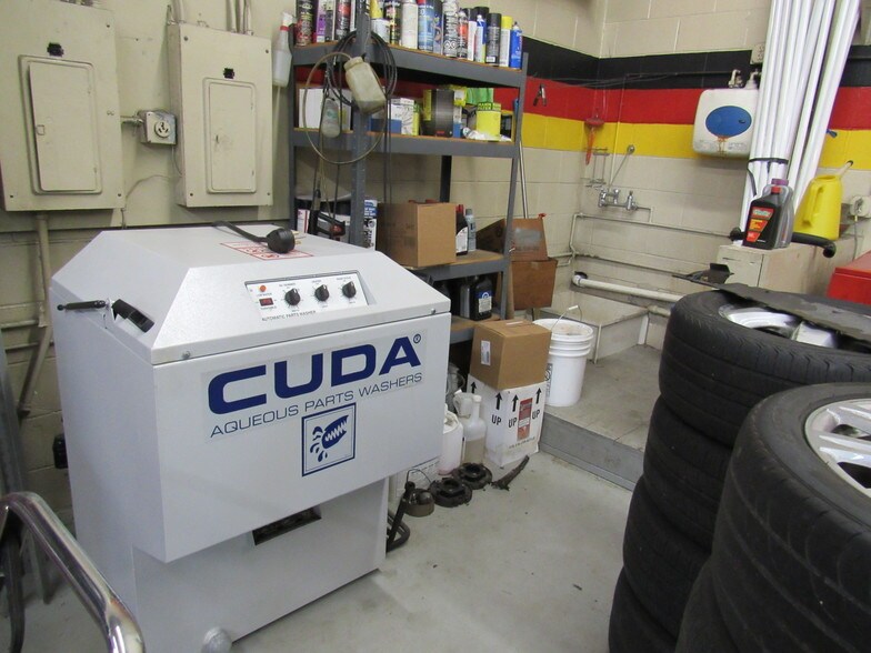 More Photos Of 4794 S Dixie Dr, Dayton Auto Repair For Lease