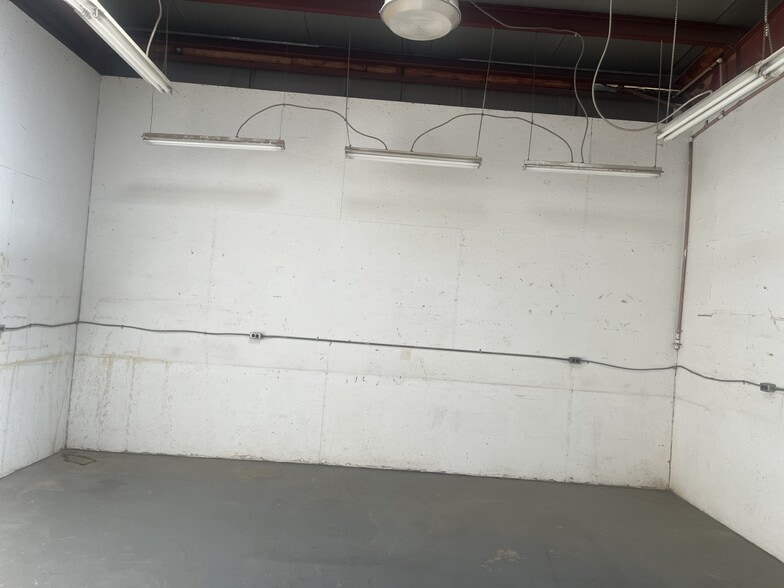 More Photos Of 1009 Putman Dr NW, Huntsville Warehouse For Lease