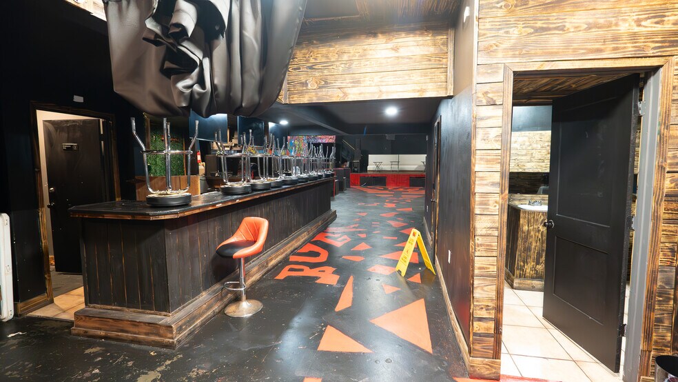 More Photos Of 6500-6502 Dixie Dr, Houston Bar For Sale