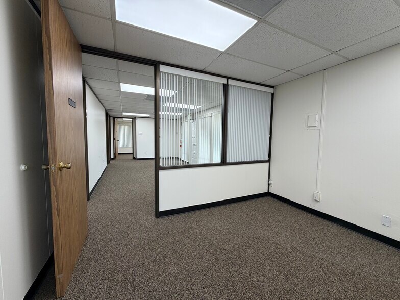 More Photos Of 911 Hacienda Dr, Vista Unknown For Lease