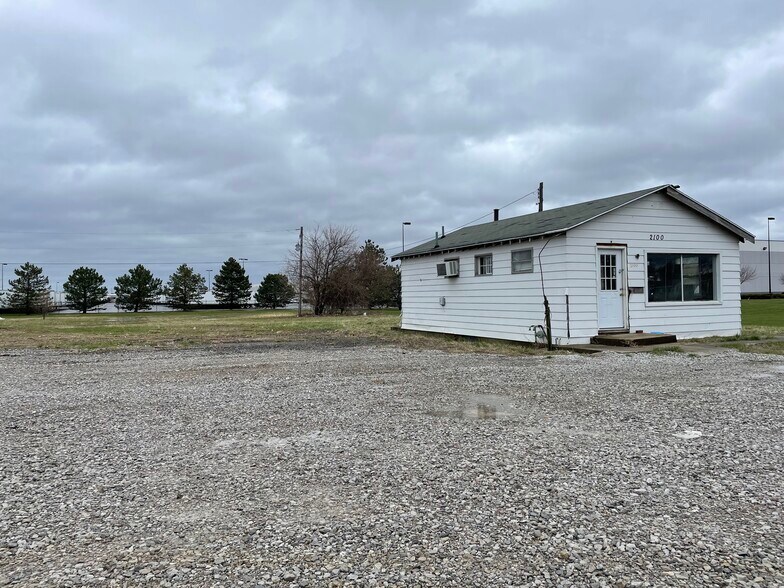 More Photos Of 2166 London Groveport Rd, Lockbourne Freestanding For Sale
