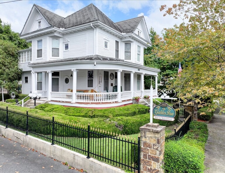 Primary Photo Of 318 Quapaw Ave, Hot Springs Hospitality For Sale