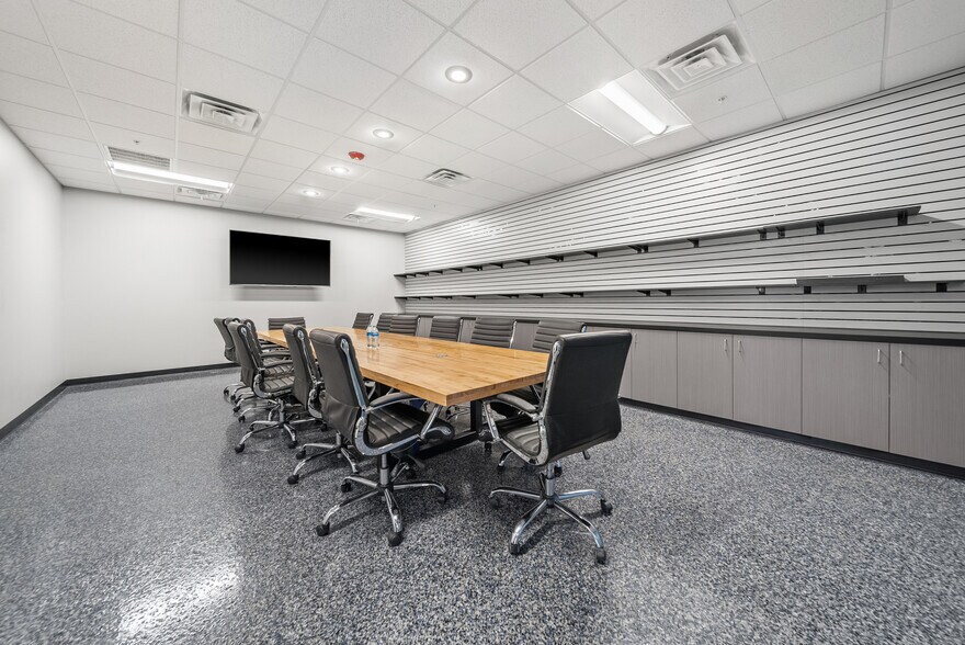 More Photos Of 210 SE 34th St, Bentonville Office For Sale