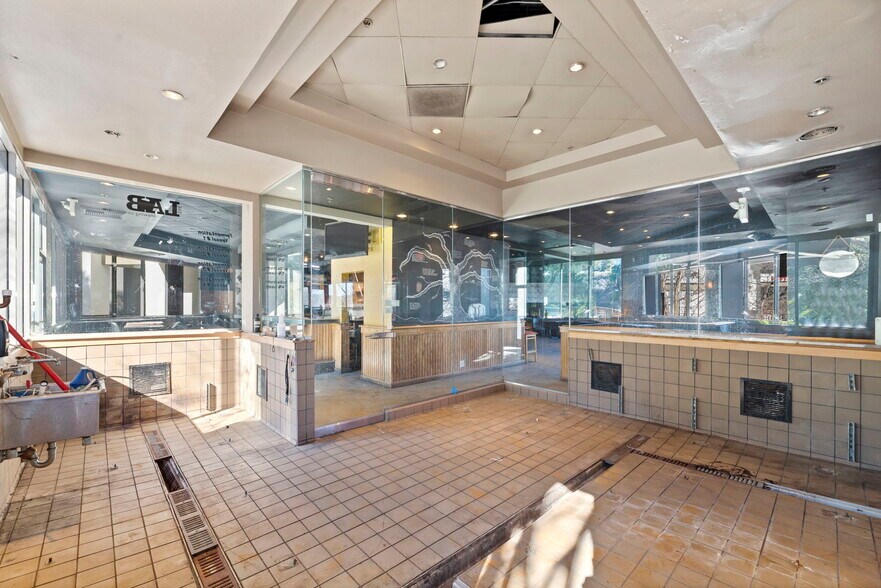 More Photos Of 30105-30135 Agoura Rd, Agoura Hills Unknown For Lease