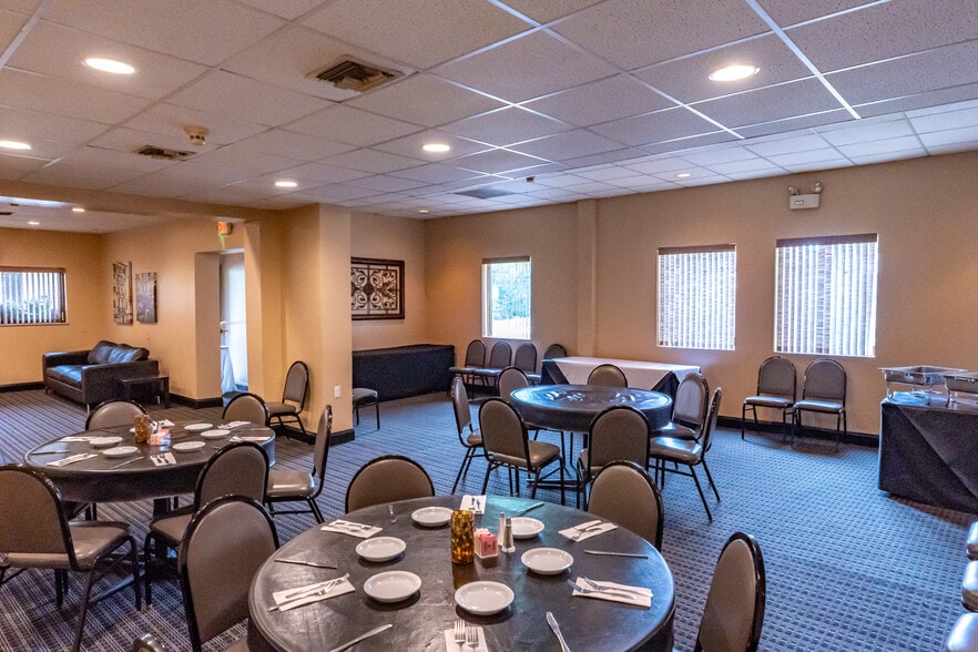 More Photos Of 1617 Banksville Rd, Pittsburgh Restaurant For Lease