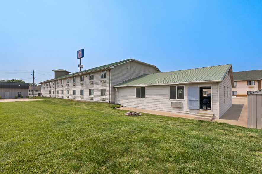 More Photos Of 110 Sodrac Dr, North Sioux City Hotel For Sale