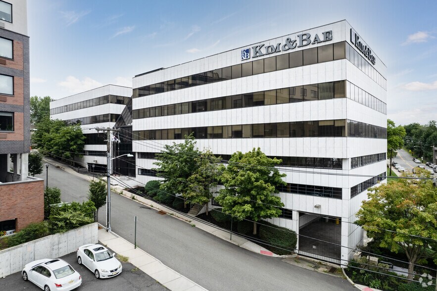 More Photos Of 2160 N Central Rd, Fort Lee Office For Lease