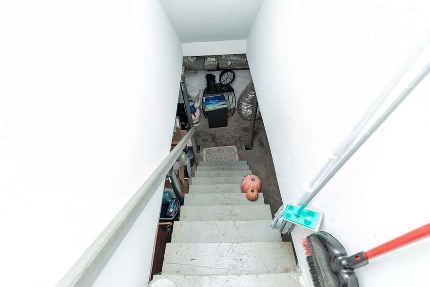 More Photos Of 111 Shivel Dr, Hendersonville Office For Sale