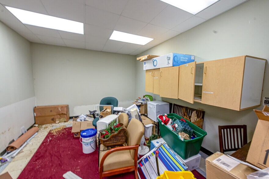 More Photos Of 63 Eastport Manor Rd, Eastport Office For Sale