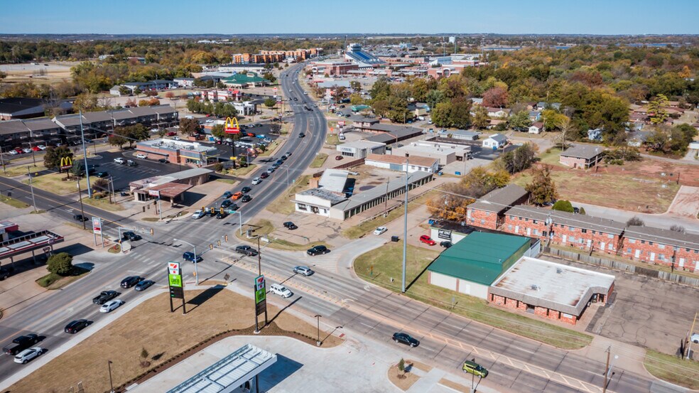 More Photos Of 800 N Main St, Stillwater Office For Sale