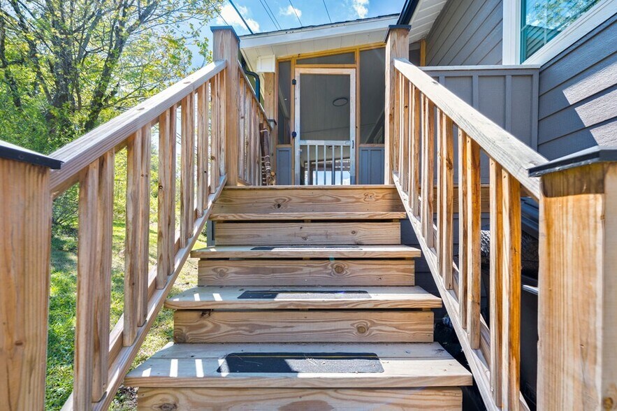 More Photos Of 717 Jenkins Rd, Whitesburg Storefront Retail Residential For Sale