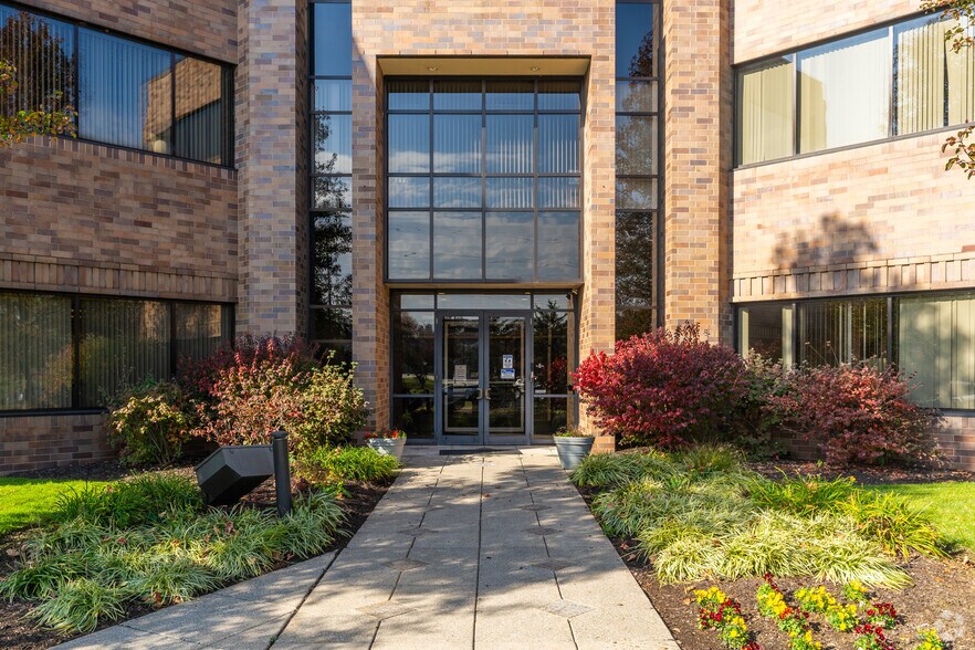 More Photos Of 1495 Valley Center Pky, Bethlehem Office For Lease