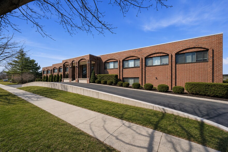 More Photos Of 460 Coventry Ln, Crystal Lake Apartments For Sale