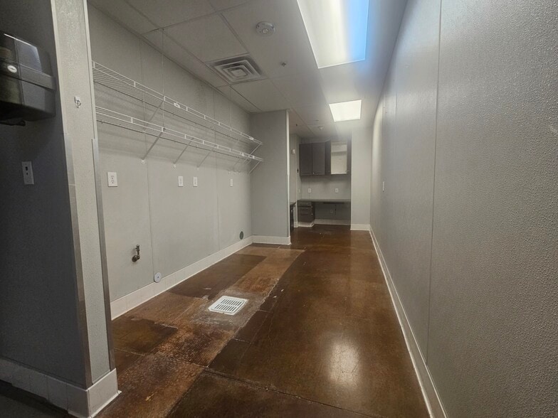 More Photos Of 303 S Water St, Henderson Office For Sale