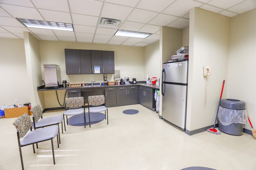 More Photos Of 3811 NW 40th Ter, Gainesville Office For Lease