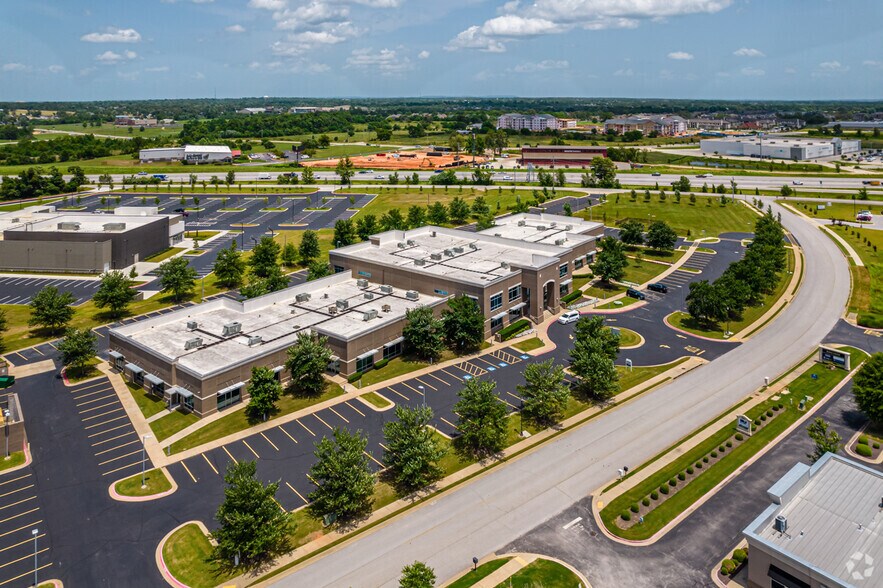 More Photos Of 3605 W Southern Hills Blvd, Rogers Office For Lease