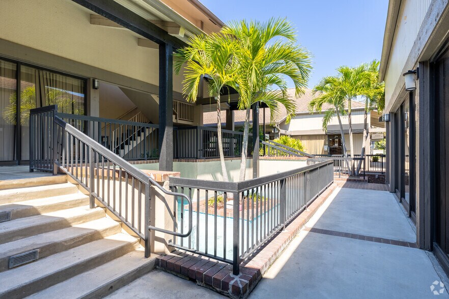 More Photos Of 7041-7111 W Commercial Blvd, Tamarac Unknown For Lease