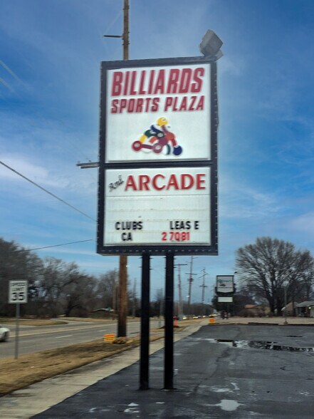More Photos Of 1940 S Oliver St, Wichita Freestanding For Sale