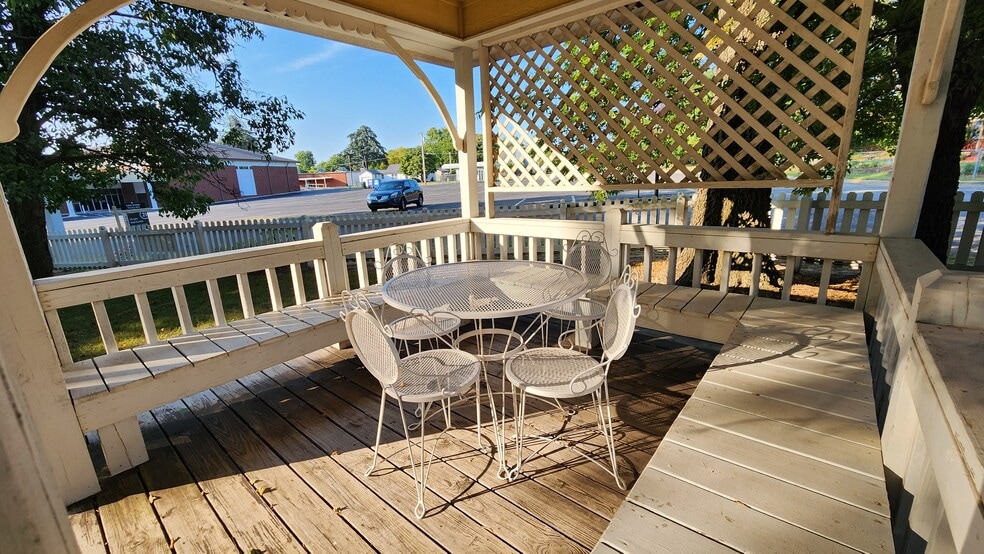 More Photos Of 224 W Chickasaw St, Tahlequah Hospitality For Sale