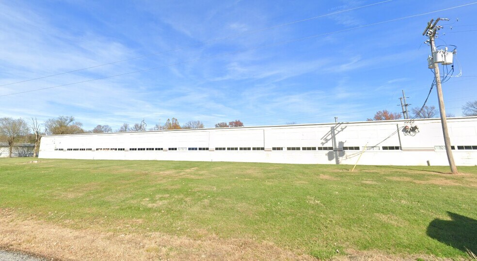 More Photos Of 1015 W Jefferson St, Vandalia Warehouse For Lease
