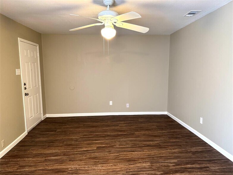 More Photos Of 8607 Bart Ln, Houston Apartments For Sale