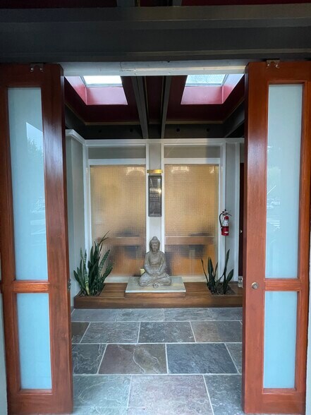 More Photos Of 10 Millwood St, Mill Valley Medical For Sale