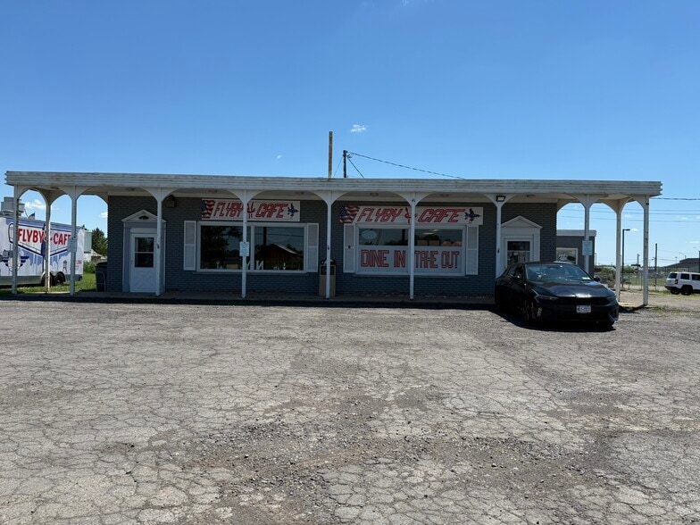 More Photos Of 2026 Lockport Rd, Niagara Falls Restaurant For Lease