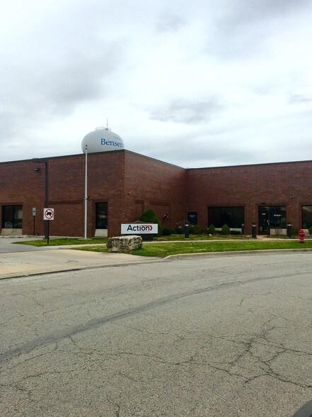 More Photos Of 1001 Entry Dr, Bensenville Warehouse For Lease