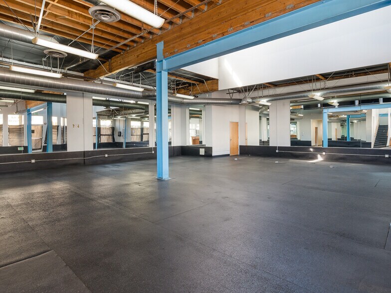 More Photos Of 4005 Highland Ave, Manhattan Beach Storefront Retail Office For Lease
