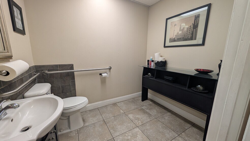 More Photos Of 1020 NE 5th St, Crystal River Unknown For Lease