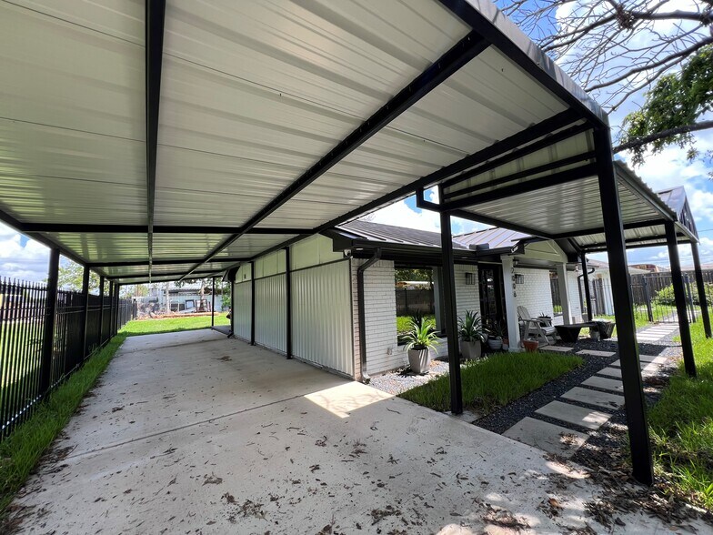 More Photos Of 2007 Us-90-alt, Missouri City Light Manufacturing For Sale