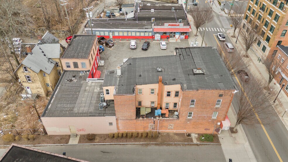 More Photos Of 33 Willow St, Waterbury Apartments For Sale