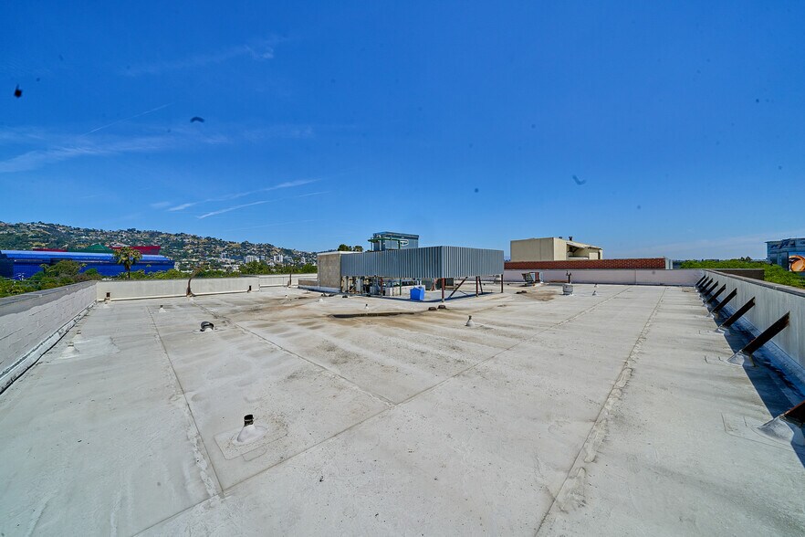 More Photos Of 8737 Beverly Blvd, West Hollywood Medical For Sale