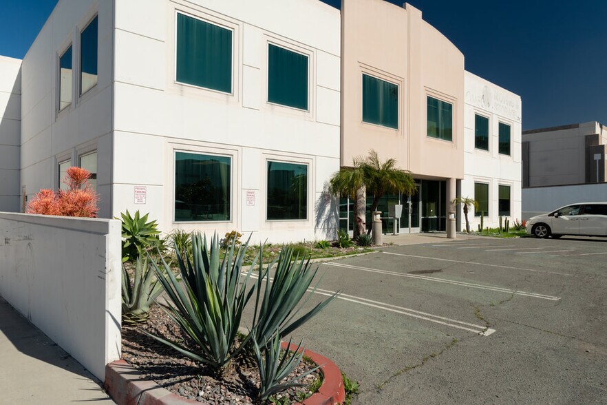 More Photos Of 8594 Siempre Viva Rd, San Diego Manufacturing For Lease