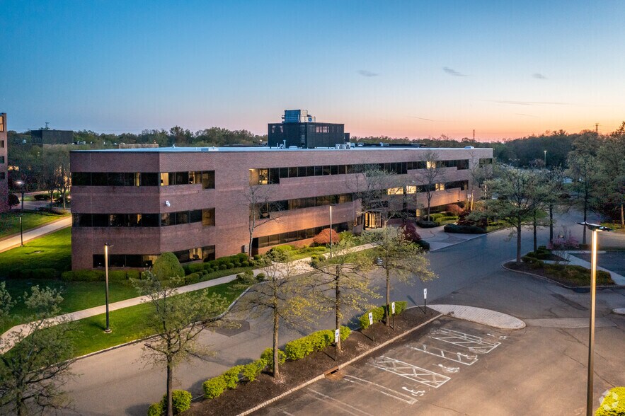 More Photos Of 2045 Lincoln Hwy, Edison Office For Lease