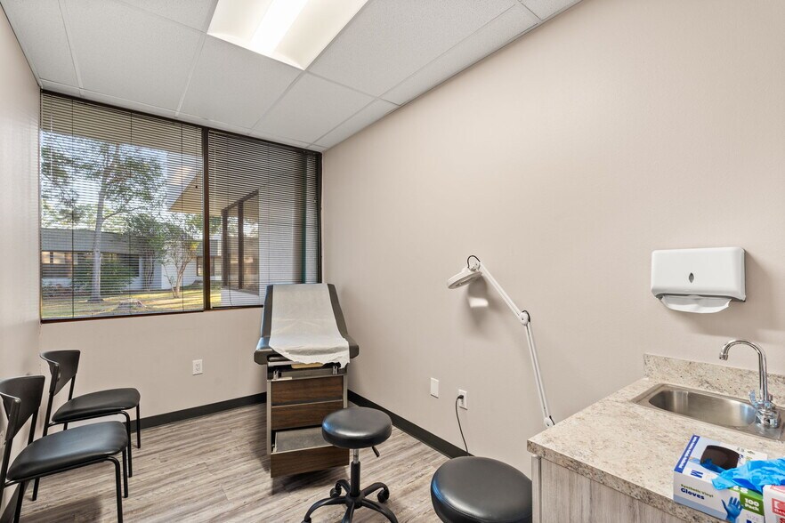 More Photos Of 17325 Red Oak Dr, Houston Medical For Sale