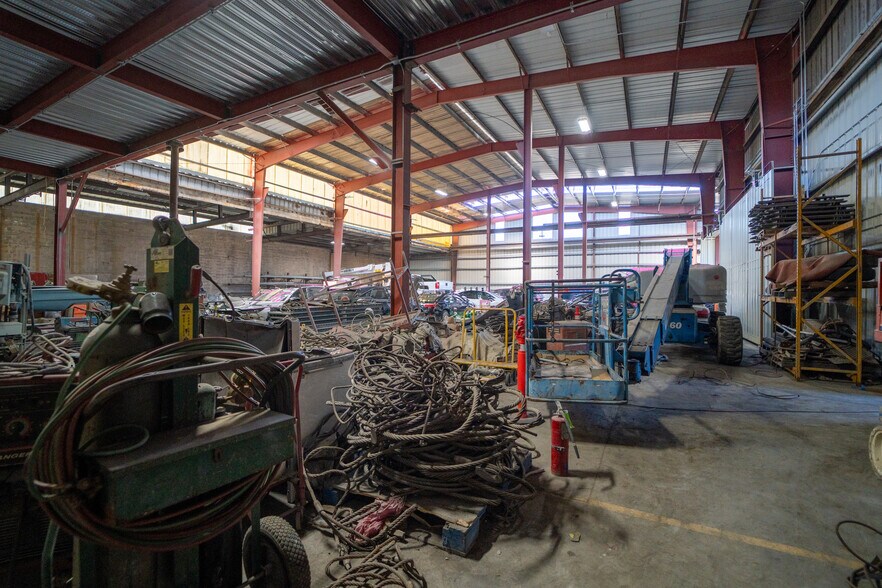 More Photos Of 2751 Lynwood Rd, Lynwood Industrial For Sale
