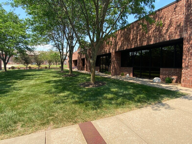 More Photos Of 3343 E Montclair St, Springfield Office For Lease