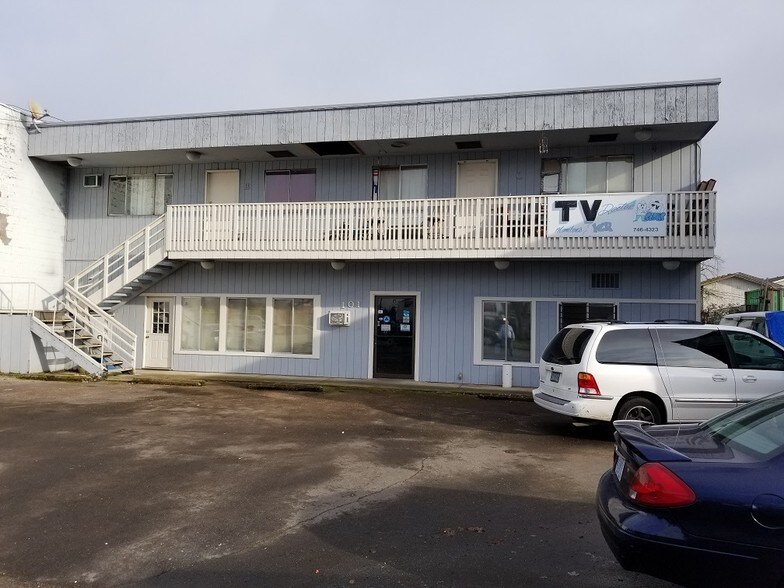 More Photos Of 101 35th St, Springfield Storefront Retail Residential For Lease