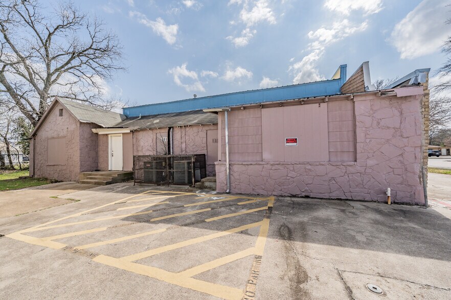 More Photos Of 7235 Glenview Dr, Richland Hills Office For Sale