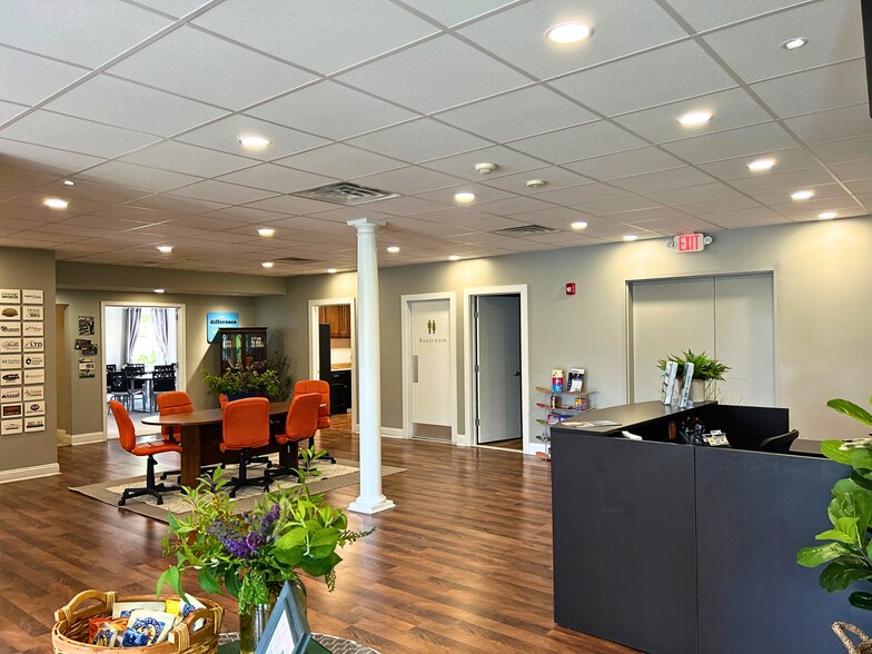 More Photos Of 111 Centerville Rd, Lancaster Office For Lease