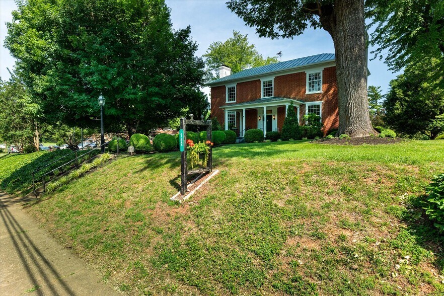 More Photos Of 252 David Bruce Ave, Charlotte Court House Hospitality For Sale