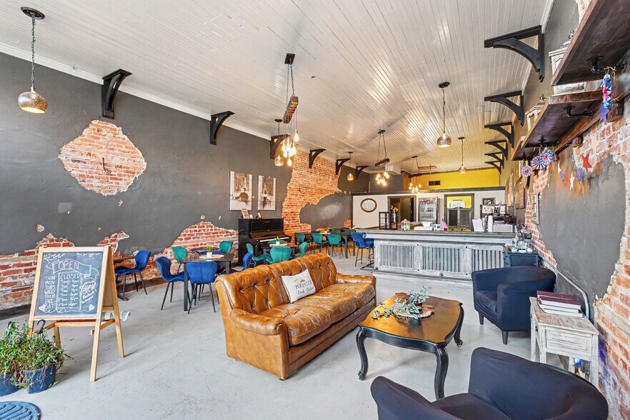 More Photos Of 100 S Market St, Madison Restaurant For Sale